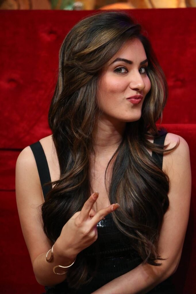 Actress Pooja, who has been helping the unit for 3 months, said- now even her own condition is not right