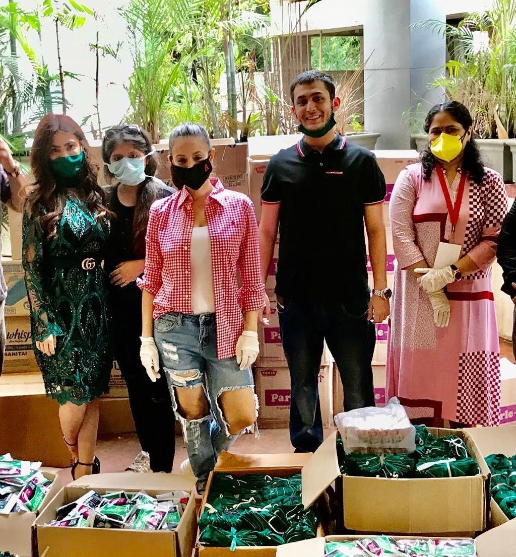 Amisha Patel helped poor women on birthdays, distributed sanitary napkins, masks