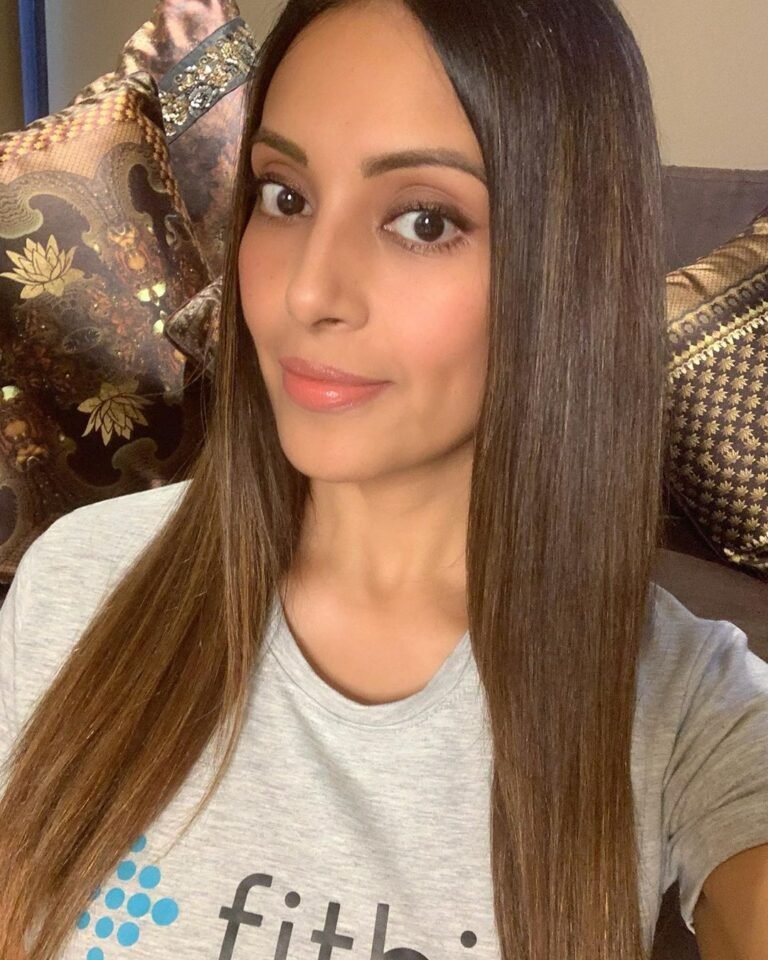 Fair and Lovely: Bipasha Basu wrote on the post, people used to ask- 'She is quite dark-black isn't she?'