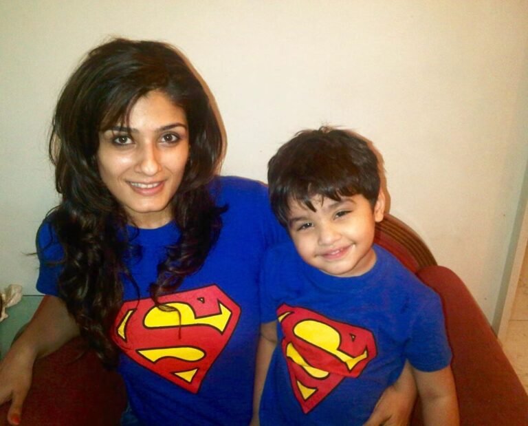 Raveena Tandon's fun with daughter, dancing to Akshay Kumar's film song, Video