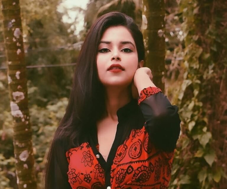 Rageshwari Sarkar an Engineer & a Fashion Blogger too.