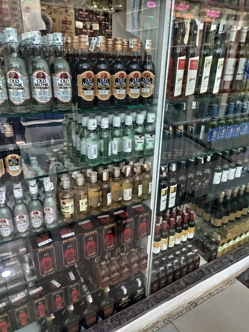 Alcohol will be cheaper in Delhi from today, there will not be 70% corona tax, order issued