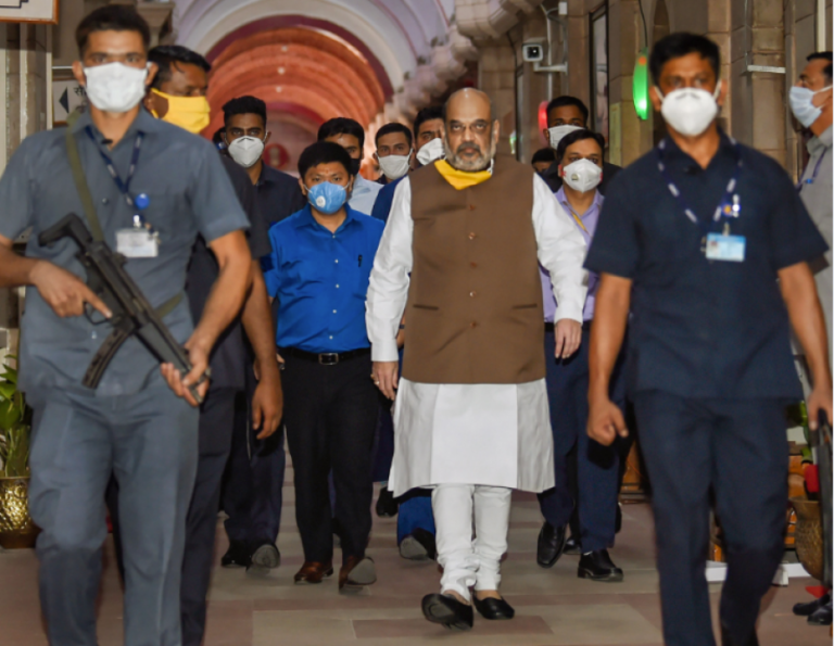 Delhi: Shah suddenly arrives at LNJP hospital after meetings, talks to doctors