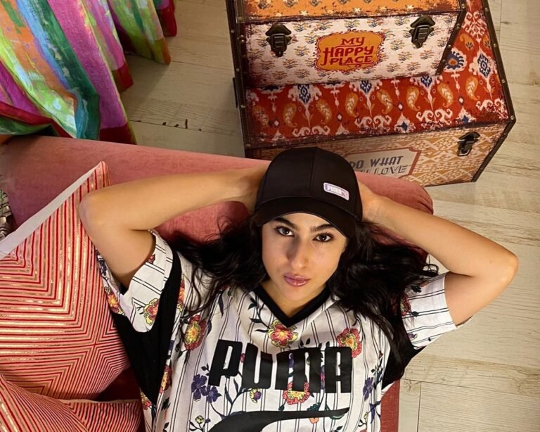 Sara Ali Khan shows off her style, shares her beautiful corner photo