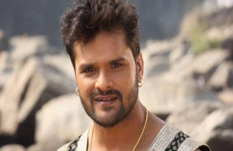 Afraid of his wife, Khesari did household chores! The video went viral,