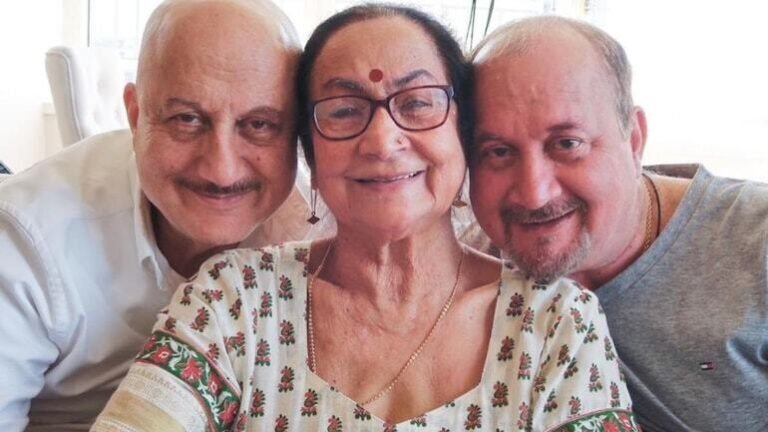 Anupam Kher's family discharged from hospital, corona positive left 9 days ago
