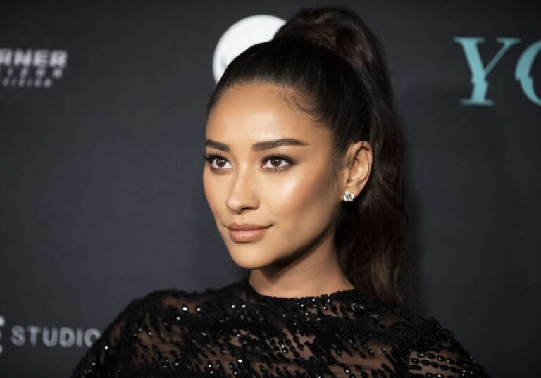 Shay Mitchell soon gonna have 30 Million Instagram Followers