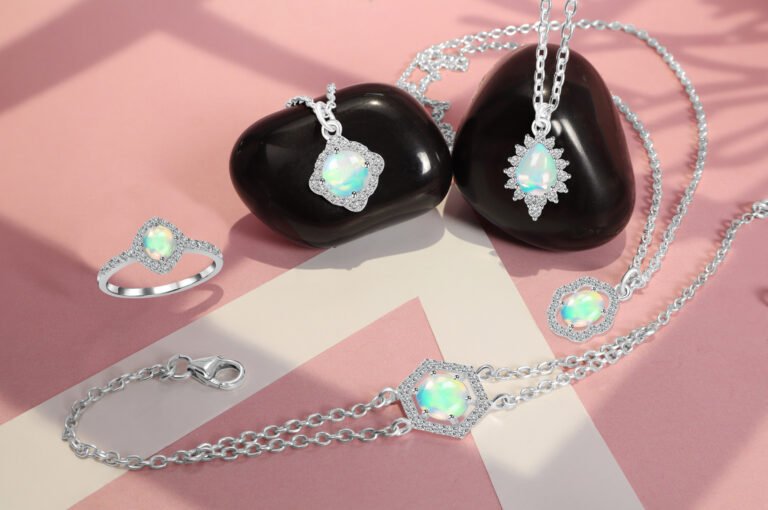Get Subtle And Classy Look By Wearing Moonstone Jewelry￼