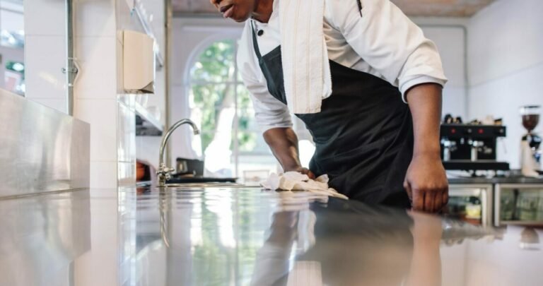 The Importance of Cleanliness in Restaurants and Food Service Establishments
